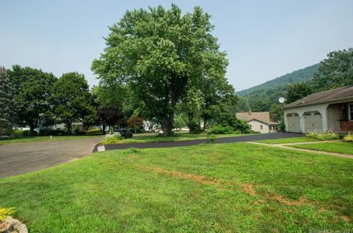 5 Ferncliff Dr, Southington, CT 06489-4613
