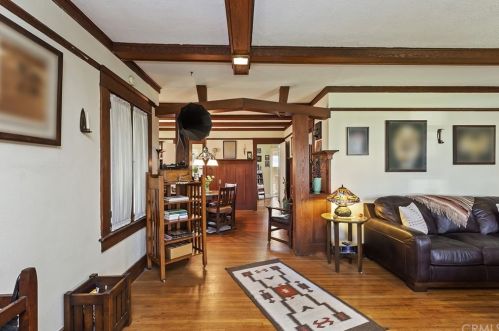 6268 Palm Ave, Riverside CA  92506-2021 exterior