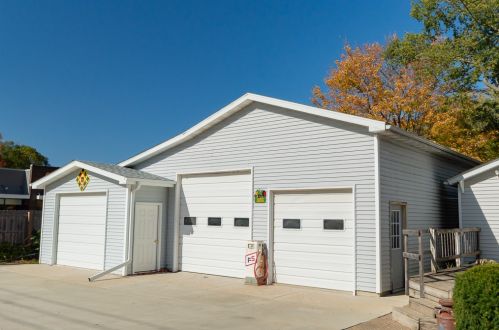 210 3rd St, Oregon, IL 61061-1413