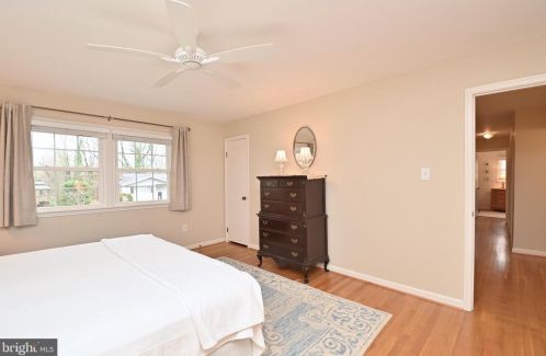 7724 Carrleigh Pkwy, Springfield VA  22152-1307 exterior