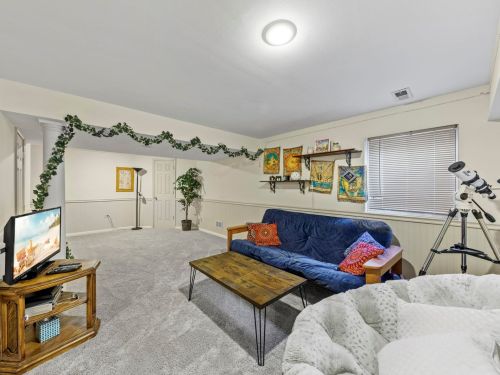 1273 Country Gln Ln, Carol Stream IL  60188-2931 exterior