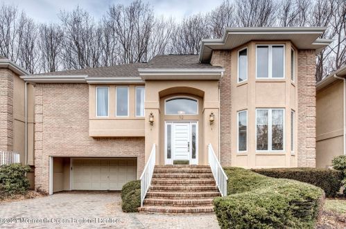 92 Las Palmas Ct, Holmdel Village, NJ 07733-2550