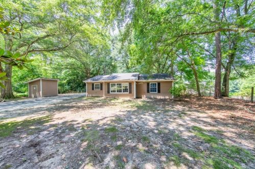3185 Brownlee Ln, Lilburn, GA 30047-1905