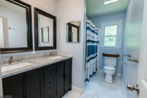 24 Normandy Dr, Parsippany NJ  07054-4070 exterior