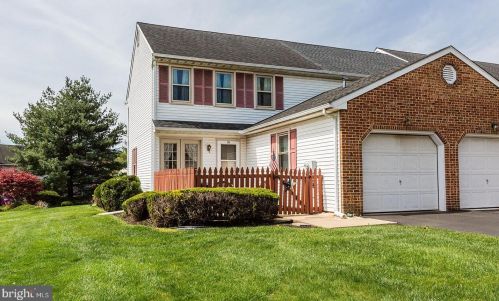 18 Townsend Ct, Lancaster, PA 17603-6797