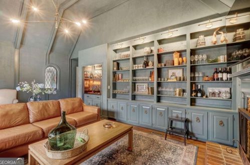 400 Breakwater Rdg, Atlanta GA  30328-1808 exterior