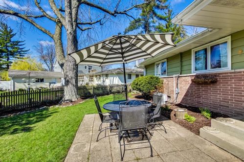 51 Harris Ave, Willowbrook IL  60514-1405 exterior