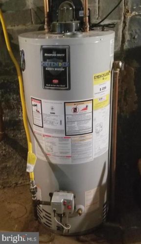 100 Chestnut Ave, Camden NJ  08107-2207 exterior