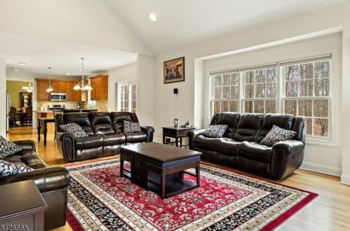 23 Everitts Hill Rd, Flemington, NJ 08822-4005