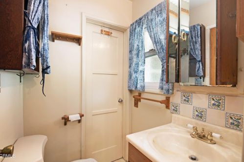 2362 Chapman Rd, Glendale CA  91214-3013 exterior