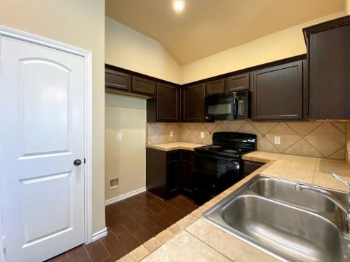 131 Creekside Villa Dr, Uhland TX  78640-6440 exterior