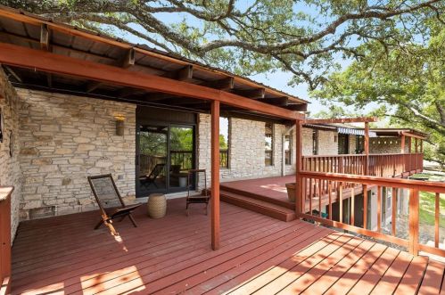 8429 Adirondack Trl, Austin TX  78759-7937 exterior