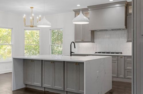 695 Highland Oaks Dr, Atlanta GA  30331-9210 exterior