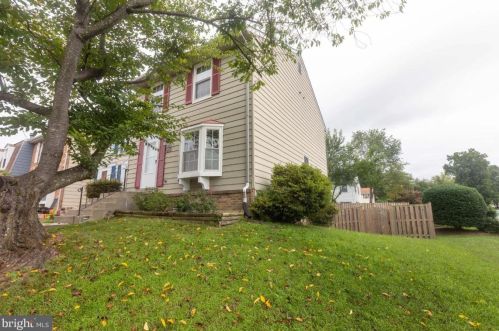 4653 Woodway Pl, Woodbridge, VA 22193-3084