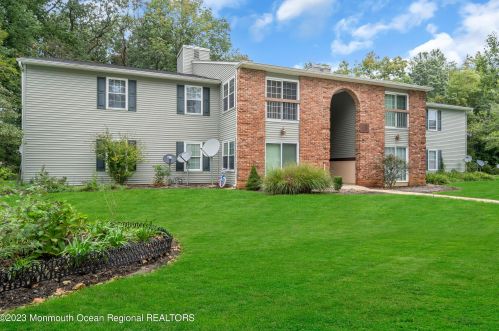 19-5 Augusta Ct, East Freehold, NJ 07728