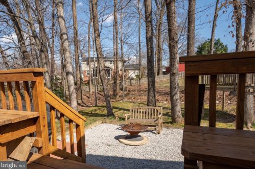 6705 Little Ann Ct, Springfield VA  22152-2629 exterior