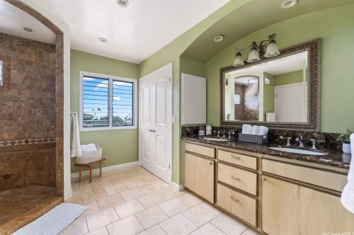 4933 Waa St, Honolulu HI  96821-1445 exterior