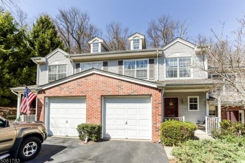 142 Brookside Ln, Mount Arlington, NJ 07856-2304