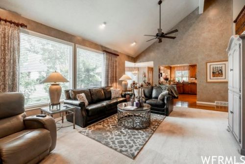 6 Mistywood Ln, Sandy UT 84092-4850 exterior