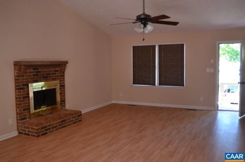 5 Woodlawn Dr, Bybee VA  22963-2728 exterior