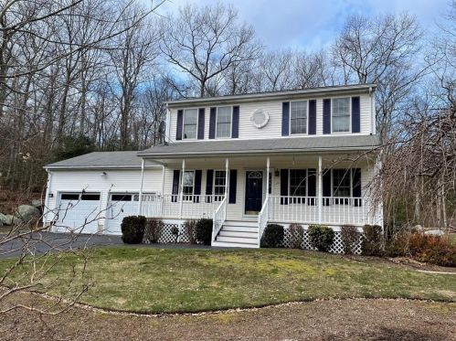 29 Walker Ln, Coventry, RI 02816-8580