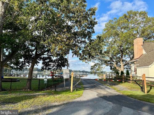 4935 Chestnut St, Shady Side MD 20764-9661 exterior