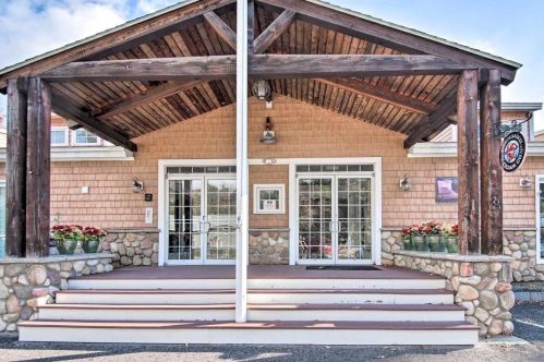 18 Mount Major Hwy, Alton NH  03810-4409 exterior