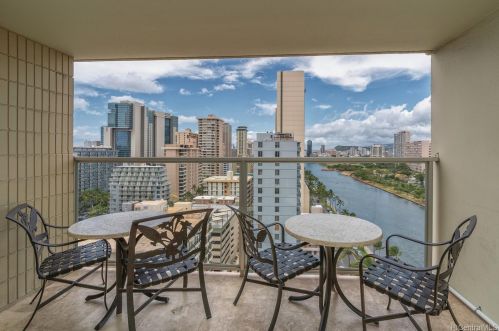 445 Seaside Ave, Honolulu HI  96815-2640 exterior