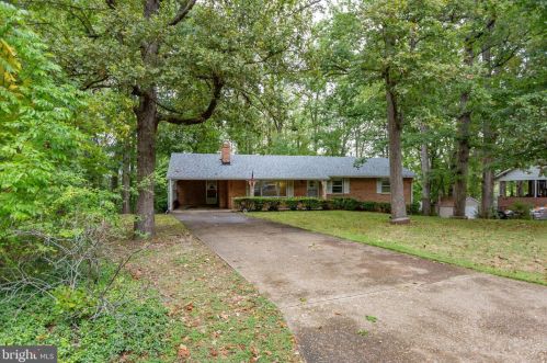 846 Spring Valley Dr, Fredericksburg, VA 22405-1909