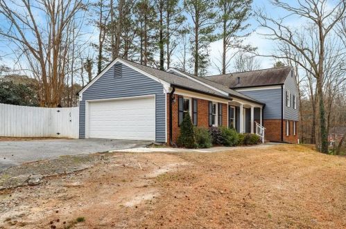712 Willow Ridge Dr, Marietta, GA 30068-5206