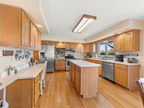 1315 Yorkshire Dr, Sycamore IL  60178-3236 exterior