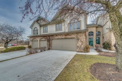 109 1st St, Itasca, IL 60143-2114