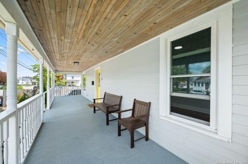 23 Grand St, Niantic, CT 06357-3203