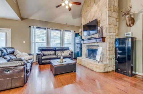 5329 Molasses Dr, Fort Worth TX  76179-8166 exterior