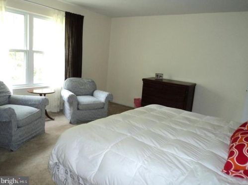 12 Catbird Ct, Trenton NJ 08648-2045 exterior