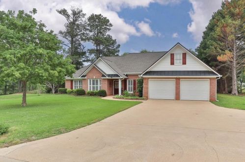 106 Pond View Pt, Lagrange, GA 30240-9730