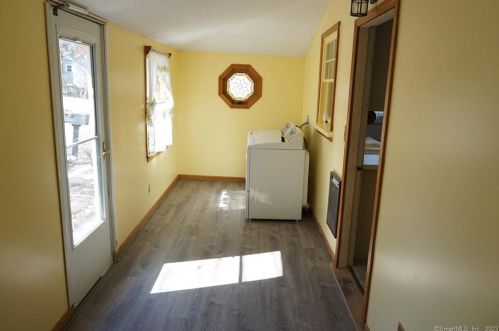 14 Lakeview Ave, Ellington CT  06029-3040 exterior