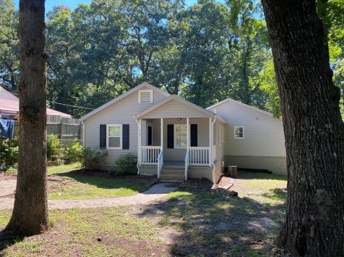6728 Winn Dr, Lithia Springs, GA 30122-1922
