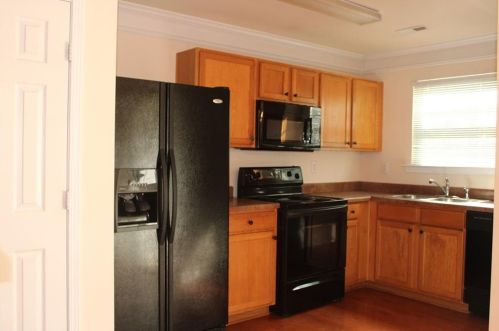 803 Crestwell Cir, Atlanta, GA 30331-8623