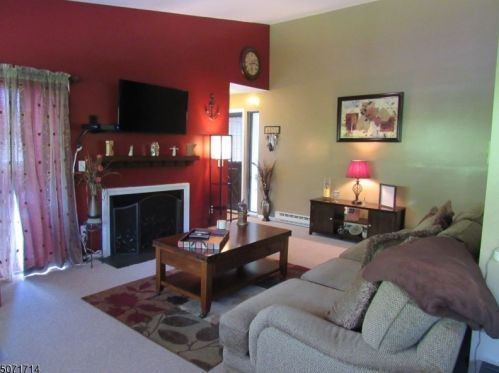106 Overlook Dr, Clinton, NJ 08809-1109
