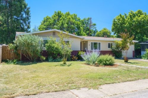 7 Dean Way, Chico, CA 95926-2413