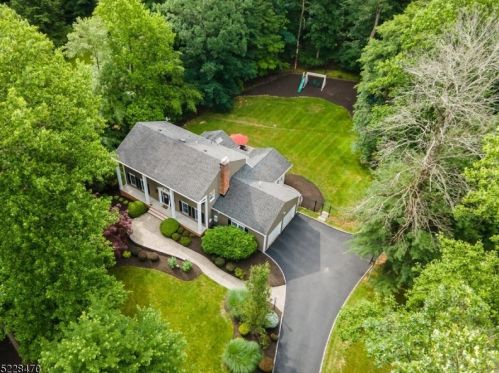 14 Stockade Rd, Warren, NJ 07059-5526