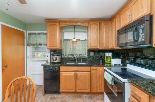 8974 Daly Rd, Cincinnati OH 45231-4637 exterior