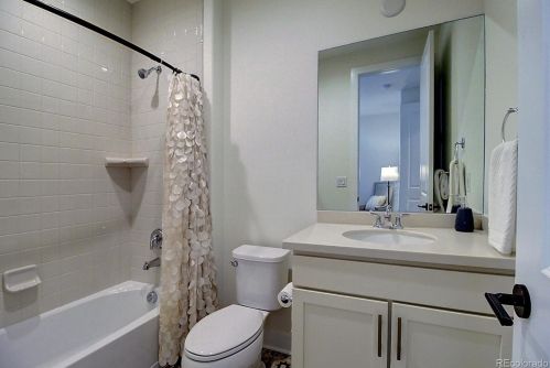 27701 Lakeview Dr, Aurora CO 80016 exterior