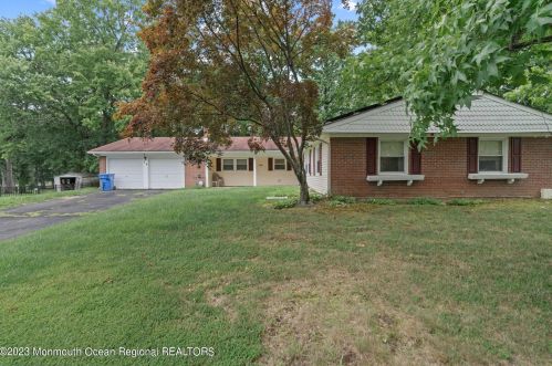36 Crestview Dr, Willingboro, NJ 08046-3511
