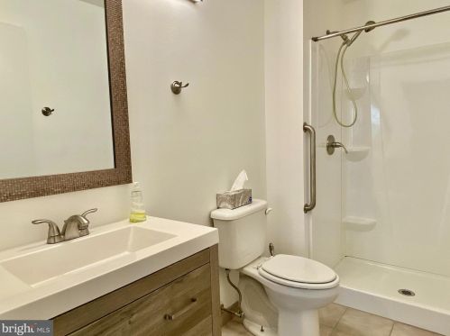 7 Chamberlin Ct, Trenton NJ  08648-2624 exterior