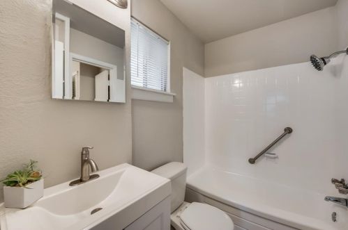 8332 Carrick St, Fort Worth TX  76116-6818 exterior