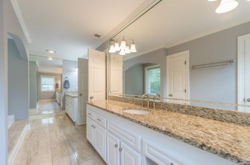 1565 Lazy River Ln, Atlanta GA  30350-3521 exterior