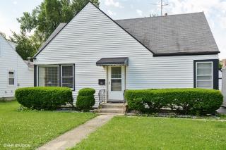 31 Country Club Dr, Melrose Park, IL 60164-2215