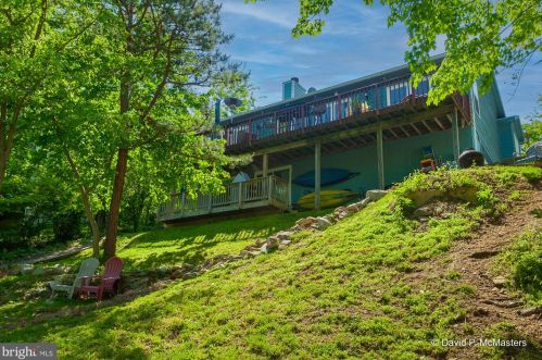 423 Shannondale Rd, Harpers Ferry WV 25425-4564 exterior